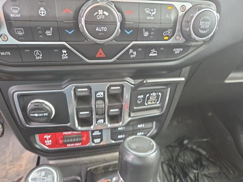 Used 2022 Jeep Wrangler Unlimited Rubicon w/ LED Lighting Group AWD/4WD image 7