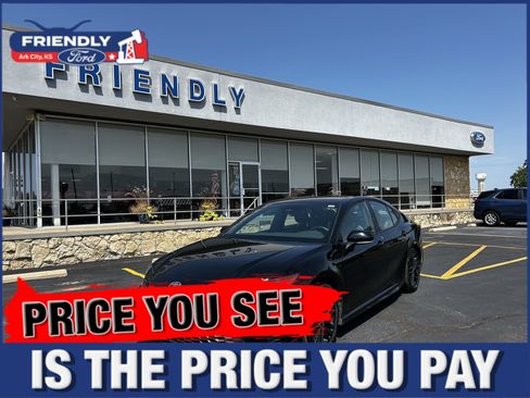 Used 2025 Toyota Camry SE FWD image 1