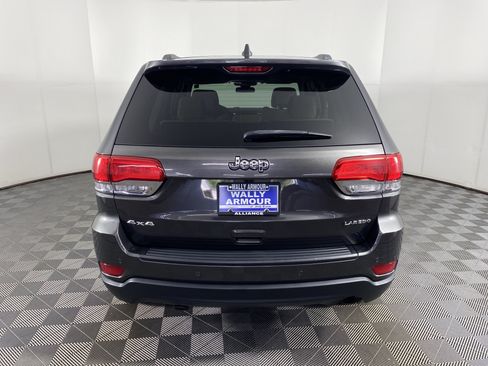 Used 2019 Jeep Grand Cherokee Laredo AWD/4WD image 8