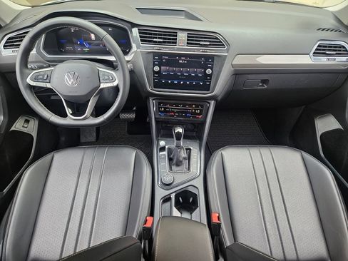 Used 2024 Volkswagen Tiguan SE AWD/4WD image 20