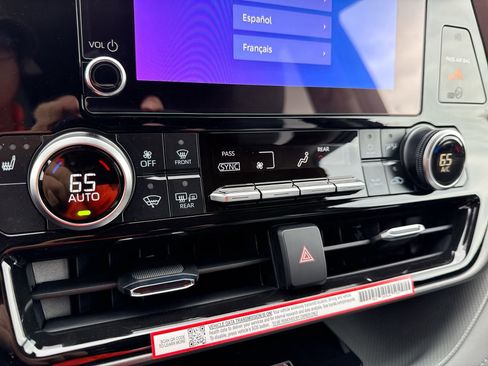 Certified 2026 Toyota Highlander XLE image 17