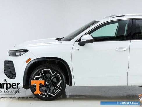 Used 2025 Volkswagen Tiguan SEL R-Line AWD/4WD image 42