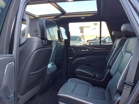 Used 2023 Cadillac Escalade Premium Luxury AWD/4WD image 15