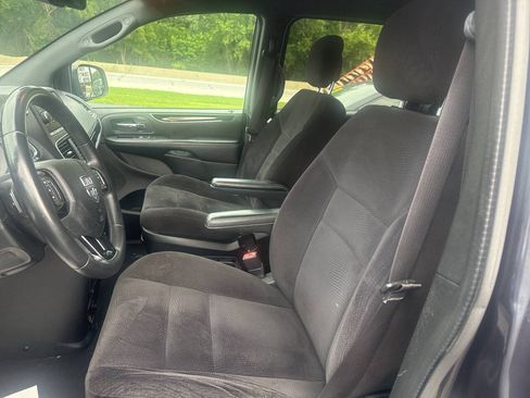 Used 2014 Dodge Grand Caravan SE FWD image 17