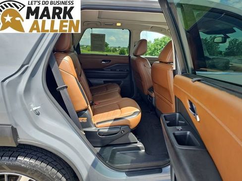 Used 2022 Nissan Pathfinder Platinum w/ Cargo Package AWD/4WD image 27