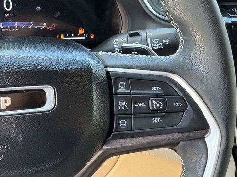 Used 2023 Jeep Grand Cherokee Limited AWD/4WD image 11
