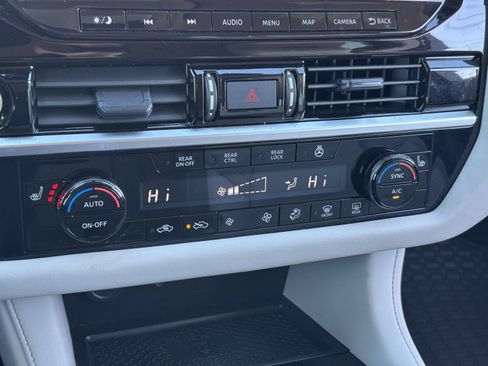 Used 2024 Nissan Pathfinder SL image 24