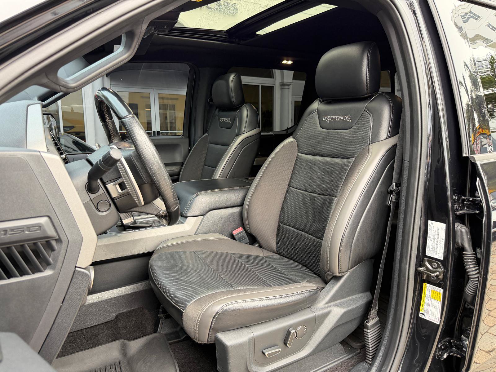 Used 2019 Ford F150 Raptor w/ Equipment Group 802A Luxury AWD/4WD image 32