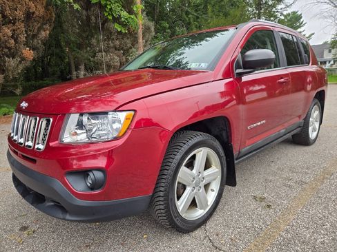 Used 2011 Jeep Compass Limited AWD/4WD image 2