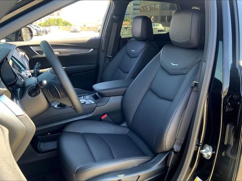 New 2025 Cadillac XT5 Luxury image 12