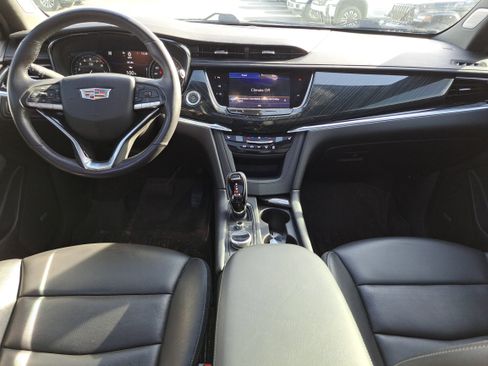 Used 2021 Cadillac XT6 Premium Luxury image 11