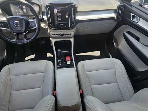Used 2019 Volvo XC40 T5 Momentum AWD/4WD image 23