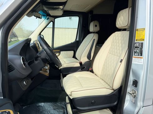 Used 2019 Mercedes-Benz Sprinter 170 w/ Premium Plus Package image 3