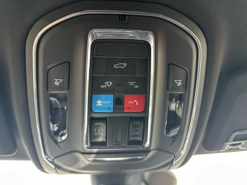 Used 2023 Jeep Grand Cherokee Altitude AWD/4WD image 23