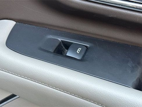 Used 2024 Chevrolet Suburban LT image 23