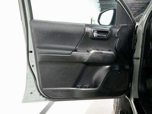 Used 2022 Toyota Tacoma TRD Off-Road w/ TRD Premium Off Road Package image 14