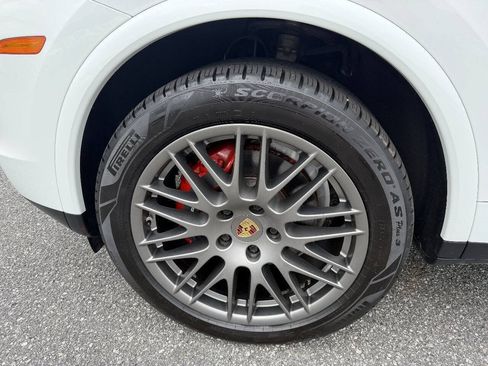 Used 2017 Porsche Cayenne Platinum Edition AWD/4WD image 23