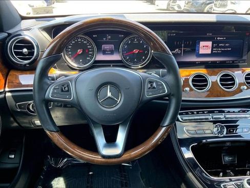 Used 2018 Mercedes-Benz E 300 4MATIC image 4