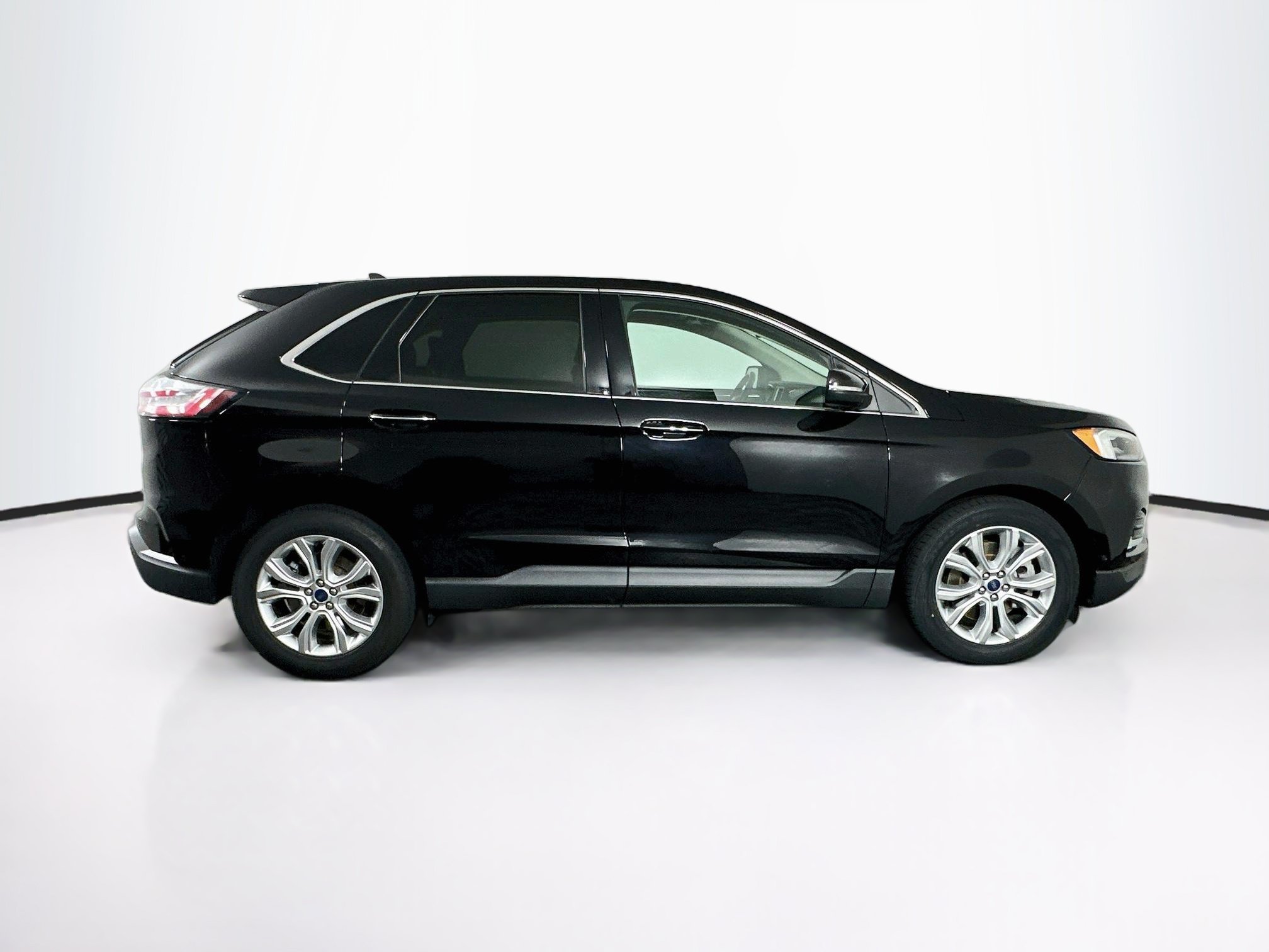 Used 2021 Ford Edge Titanium w/ Equipment Group 301A AWD/4WD image 10