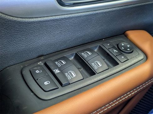 New 2026 Chrysler Pacifica Pinnacle image 25