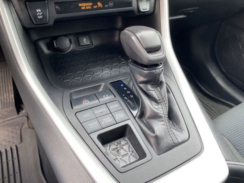 Used 2021 Toyota RAV4 LE image 31