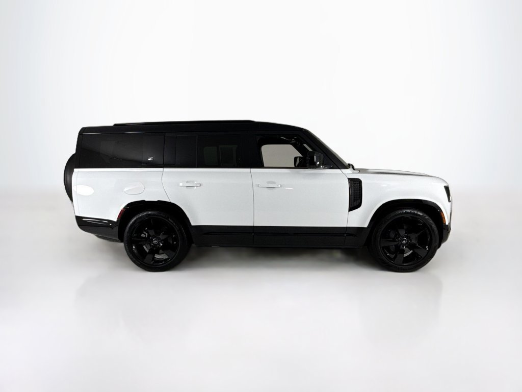 Used 2023 Land Rover Defender 130 X-Dynamic SE AWD/4WD image 6