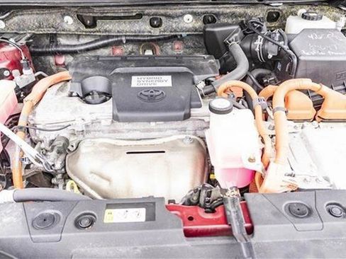 Used 2018 Toyota RAV4 LE image 30