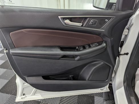 Used 2020 Ford Edge Titanium w/ Equipment Group 301A AWD/4WD image 15