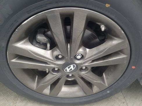Used 2018 Hyundai Elantra SEL FWD image 31