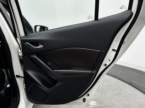 Used 2018 MAZDA MAZDA3 Touring image 29