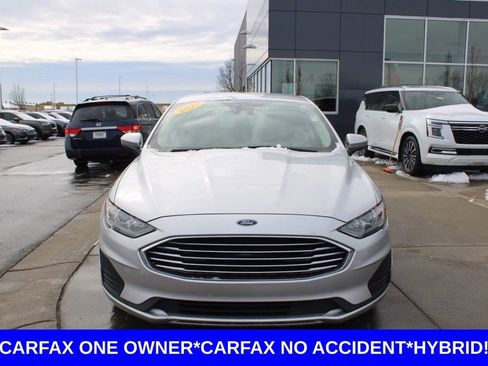 Used 2019 Ford Fusion SE image 2