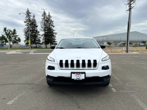 Used 2016 Jeep Cherokee Sport w/ Trailer Tow Group AWD/4WD image 2