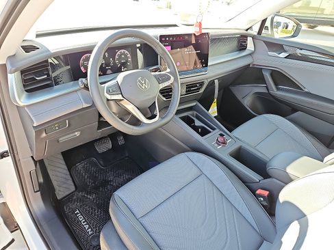 New 2026 Volkswagen Tiguan SE image 11