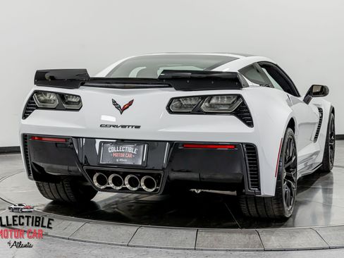 Used 2015 Chevrolet Corvette Z06 w/ 3LZ Preferred Equipment Group RWD image 19