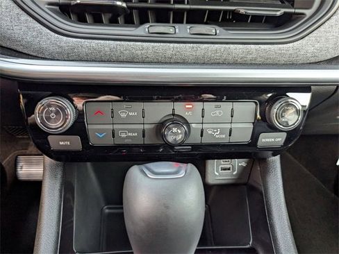 New 2026 Jeep Compass Latitude image 21