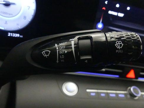 Used 2025 Hyundai Elantra SEL FWD image 22
