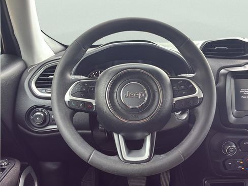 Used 2018 Jeep Renegade Latitude FWD image 25