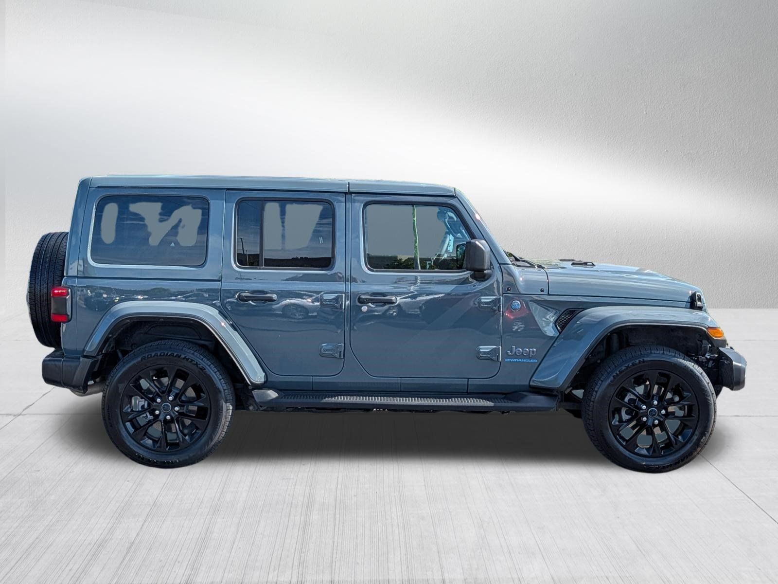 Used 2025 Jeep Wrangler Unlimited Sahara AWD/4WD image 8