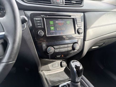 Used 2018 Nissan Rogue SL AWD/4WD image 26