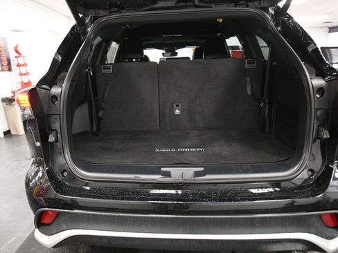 Used 2023 Toyota Highlander XSE image 26