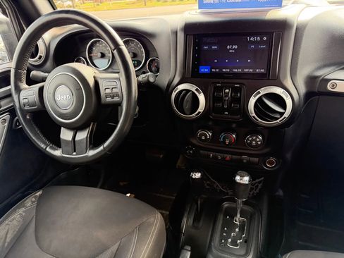 Used 2014 Jeep Wrangler Unlimited Sahara AWD/4WD image 11
