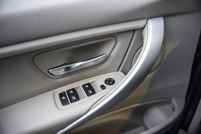 Used 2014 BMW 320i Sedan RWD image 12