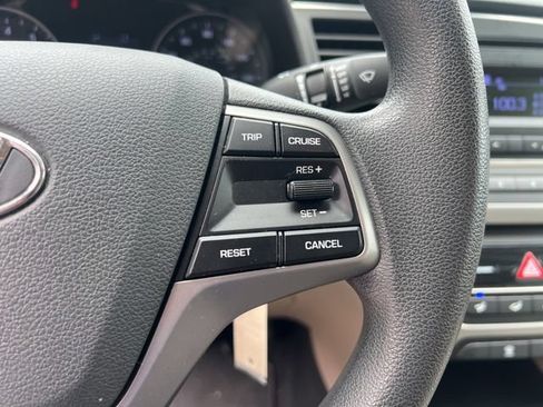 Used 2017 Hyundai Elantra SE FWD image 24