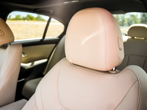 Used 2019 BMW 330i Sedan w/ Premium Package RWD image 11