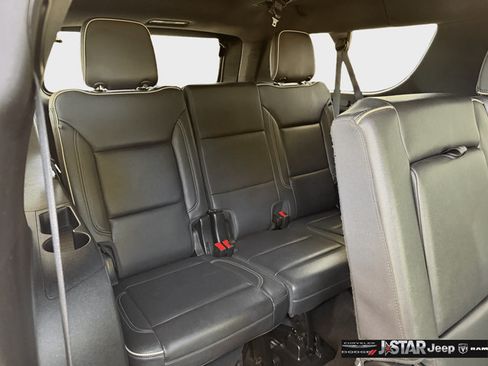 Used 2024 GMC Yukon XL SLT RWD image 26