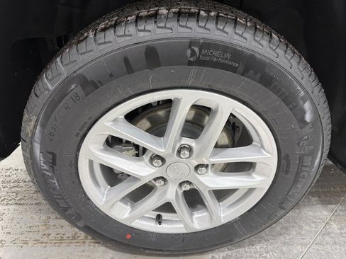 New 2026 Jeep Grand Cherokee Laredo image 8