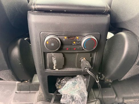 Used 2020 Ford Explorer XLT w/ Equipment Group 202A AWD/4WD image 30