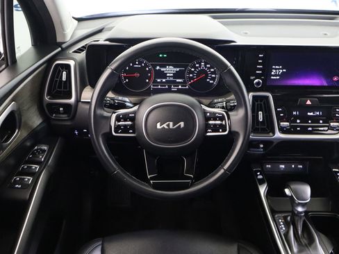 Used 2023 Kia Sorento EX image 17
