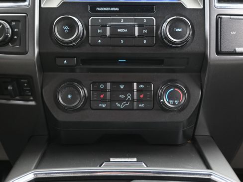 Used 2017 Ford F350 XLT w/ XLT Premium Package image 35