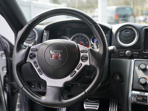 Used 2010 Nissan GT-R Premium image 49